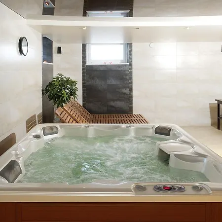 Senoji Bed and Breakfast 3*