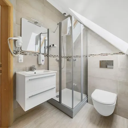 Senoji Bed & Breakfast 3*