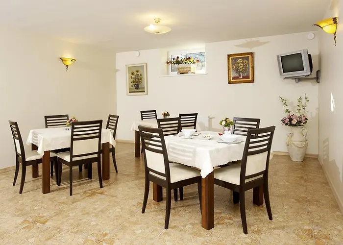 Senoji Bed & Breakfast 3*