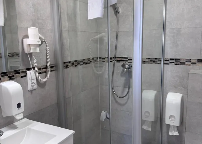 Senoji Bed & Breakfast 3*